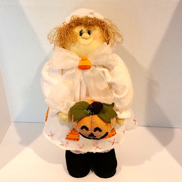 Adorable Halloween ghost decor Trick or Treat - Picture 1 of 6